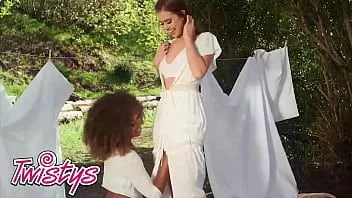 Reproducir Hay mucha ropa que lavar, pero todo lo que (jenna foxx, jill kassidy) quieren hacer es el uno para el otro - twistys