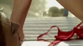 play Eva lambe a buceta e o dedo de sua amante ao mesmo tempo