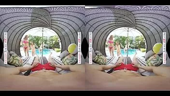 Reproducir Naughty america - las chicas mixtas april snow, lilly bell y skylar snow disfrutan de sus vacaciones de verano montando una polla en la piscina