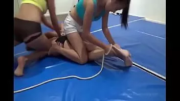 চালান বন্ধন কুস্তি ও অপমান ঘ