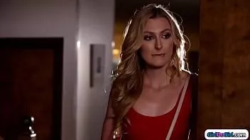 চালান সৎকন্যা stepmoms বড় tits উপর sucks