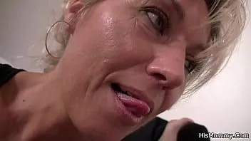 চালান গাই তার স্বর্ণকেশী মা এবং কিশোর gf খেলনা ধরা