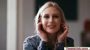 Играть Сексуальная фигуристка попала в аварию и ее лизал незнакомец