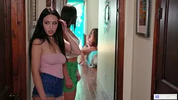 play Matrigne e figliastre in un'azione lesbica di gruppo - aidra fox, jade baker, chanel preston, jaclyn taylor