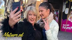 play 56 -jarige MILF Amy en Teen Francesca DiCaprio in intense lesbische ontmoeting
