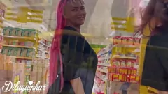 Oynat Sıska lezbiyen kuzenler alışveriş gezisi sırasında halka açık frisky alır