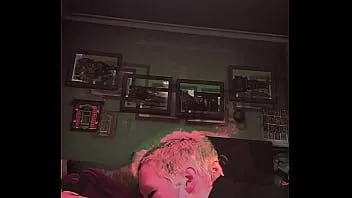 Putar Cukup pendek rambut remaja menghisap kontol yahudi arthouse edit