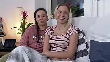 play Queste due ragazze ersties sperimentano un orgasmo esplosivo