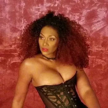 Порнозвезда Nyomi Banxxx